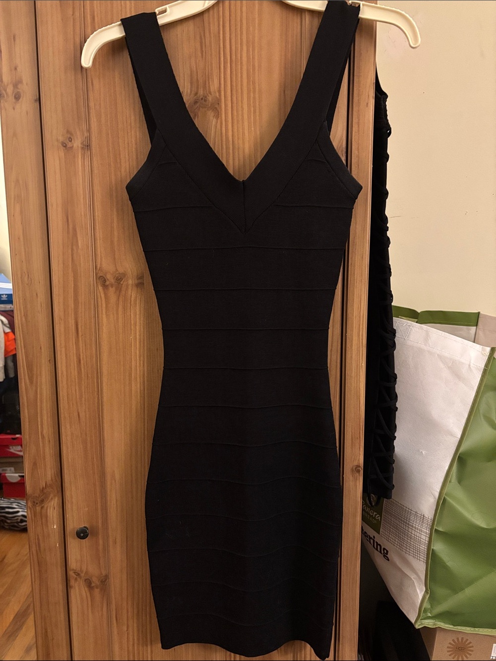 GUESS Black V-Neck Bandage Bodycon Dress